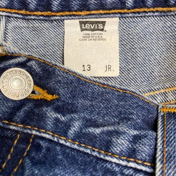 Vintage Levi’s High Waist Mom Shorts - Picture 5 of 5